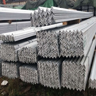 Q235 Q355 Warmgewalzte Kohlenstoffstahl Eckwinkel Bar Winkel Eisen mit Breite 20-240 mm