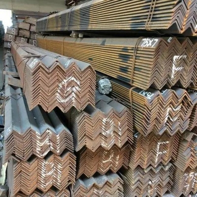 Q235 Q355 Warmgewalzte Kohlenstoffstahl Eckwinkel Bar Winkel Eisen mit Breite 20-240 mm
