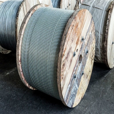 Hochzugsstahlstrang 1860 MPa für vorgepressten Beton 3 Draht 7 Draht Kabel Draht gestreckt